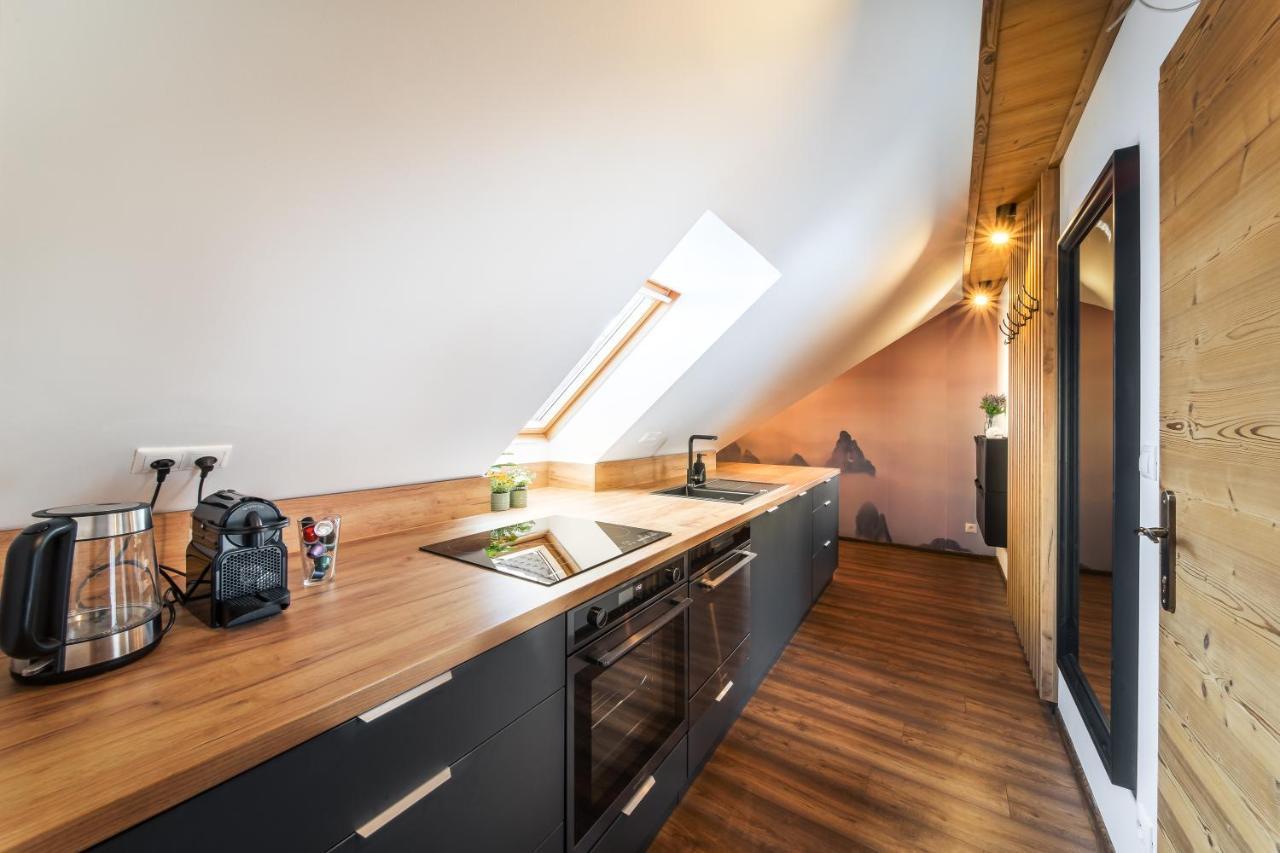 Cozy Mountain Attic Apartment In High Tatras ヴェルカー・ロムニツァ エクステリア 写真