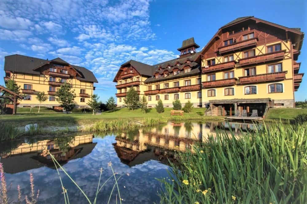 Cozy Mountain Attic Apartment In High Tatras ヴェルカー・ロムニツァ エクステリア 写真