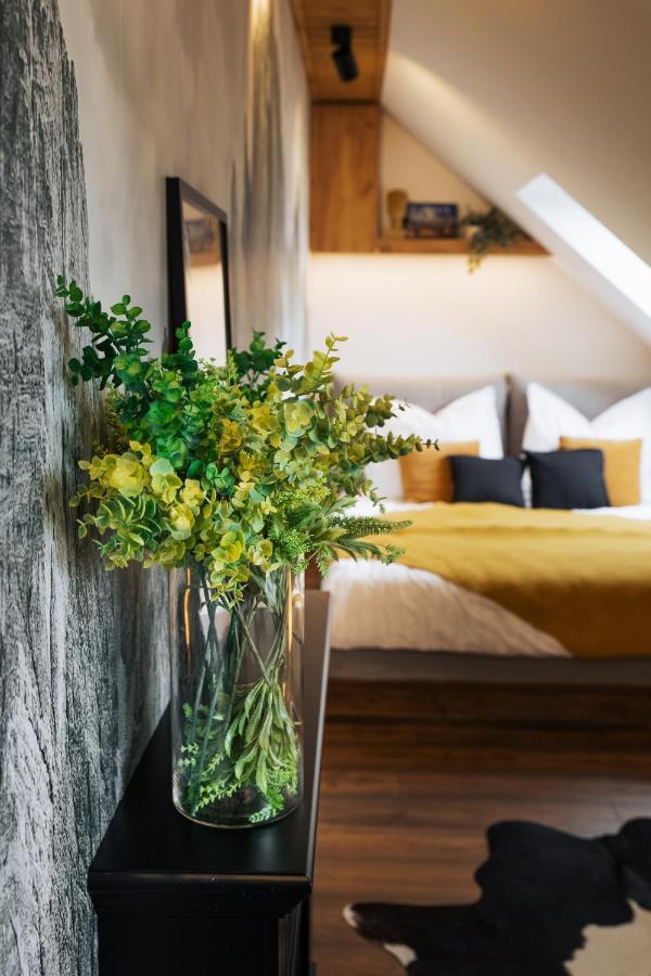 Cozy Mountain Attic Apartment In High Tatras ヴェルカー・ロムニツァ エクステリア 写真