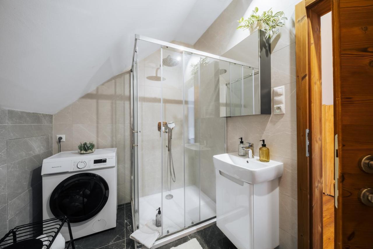 Cozy Mountain Attic Apartment In High Tatras ヴェルカー・ロムニツァ エクステリア 写真